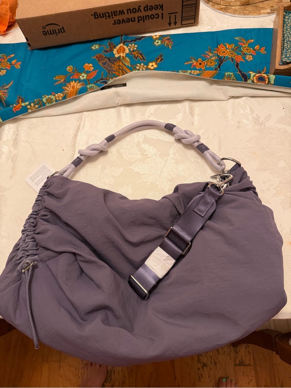 UNICORN PURPLE SUPER RARE COLOR Lululemon convertible ruched large crossbody bag - Picture 3 of 15